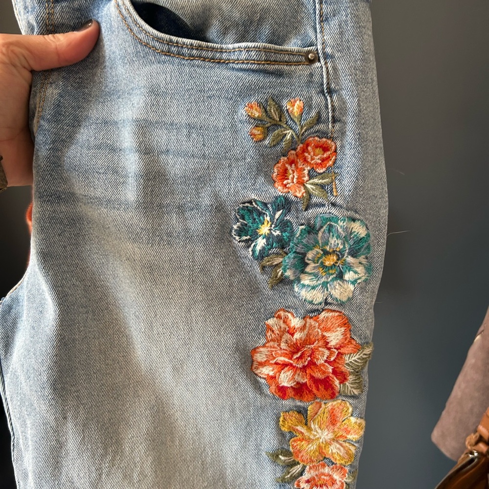 DRIFTWOOD Blue Jeans with Colorful Floral Embroidery - Picture 4 of 12